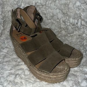 Marc Fisher LTD size 9.5 (New w/o Box)